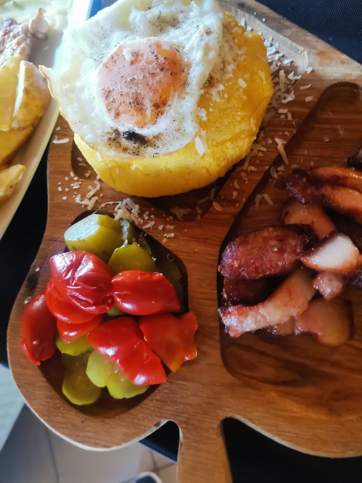 Pensiunea La Taverna Trăisteni 외부 사진